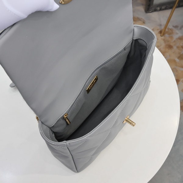 シャネルバッグ着用イメージ